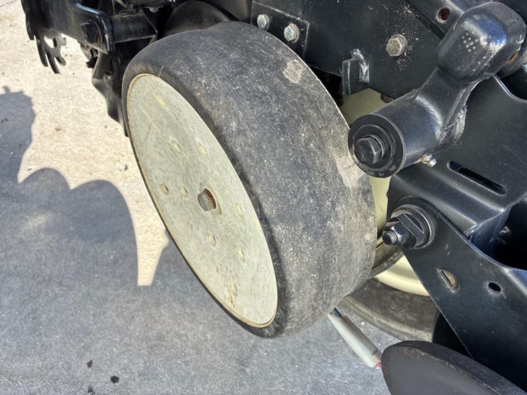 2014-kinze-3000-image-40