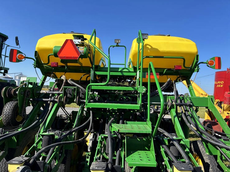 2011-john-deere-1790-image-47