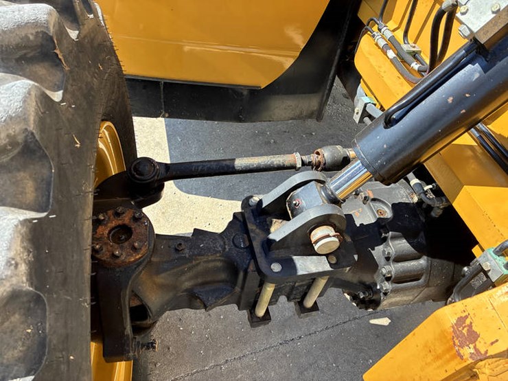 2015-caterpillar-tl943c-image-39