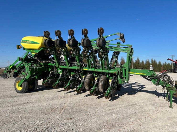 2004-john-deere-1790-image-47