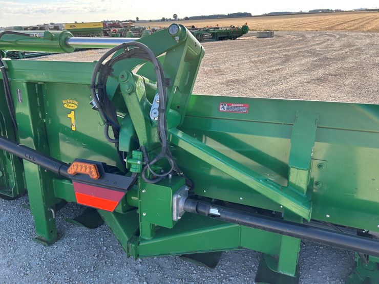 2021-john-deere-c18f-image-7