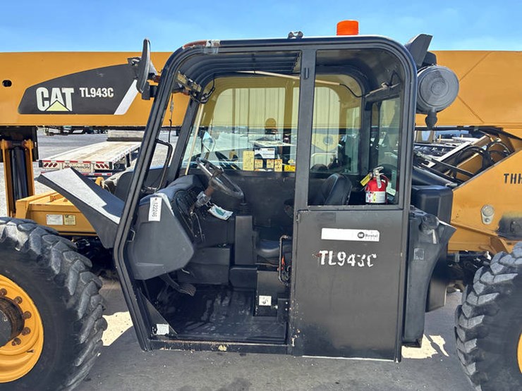 2015-caterpillar-tl943c-image-23