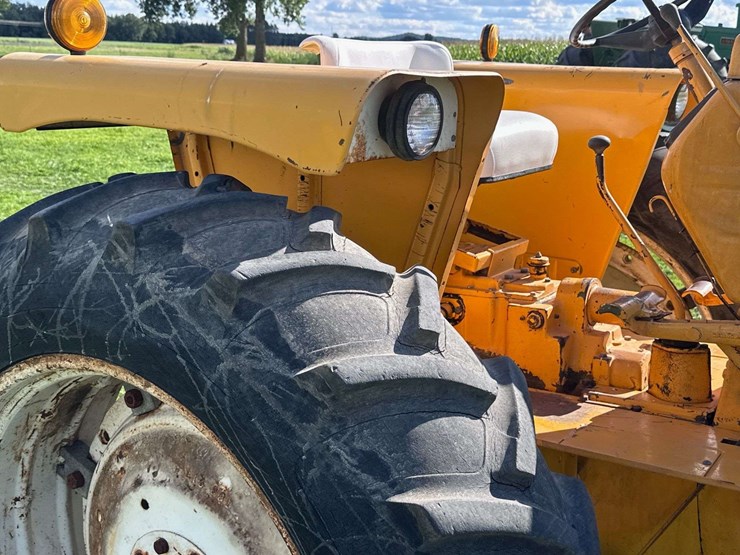 minneapolis-moline-g550-image-44