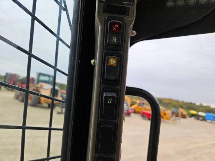 #3068-•-case-sr280-skid-loader-image-27