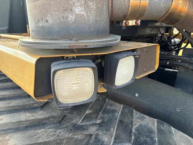 #114632-•-cat-85e-#6js00405-image-15