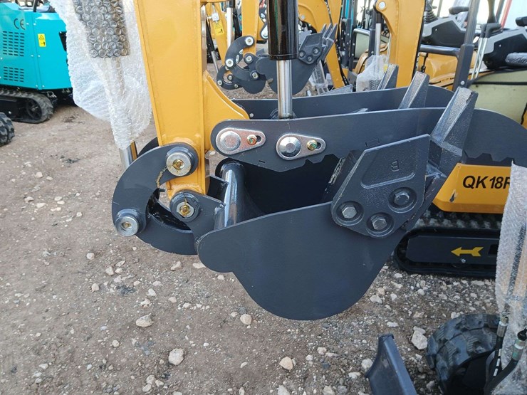 2025-qk18r-mini-excavator-image-8