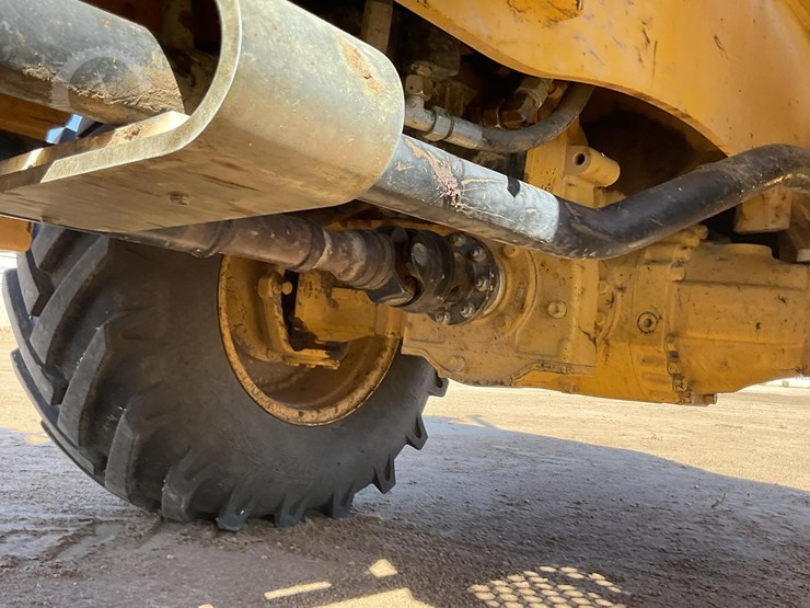 2015-deere-324k-image-39