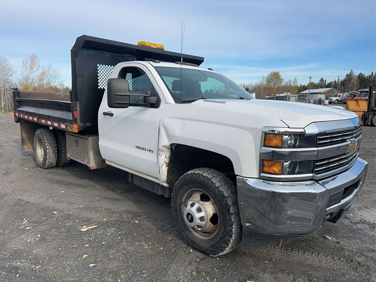 2015-chevrolet-3500hd-image-3