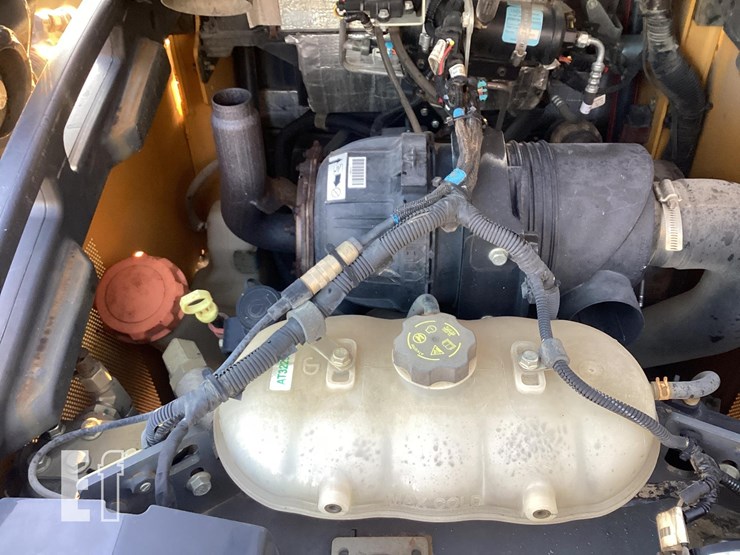 2021-deere-325g-image-13