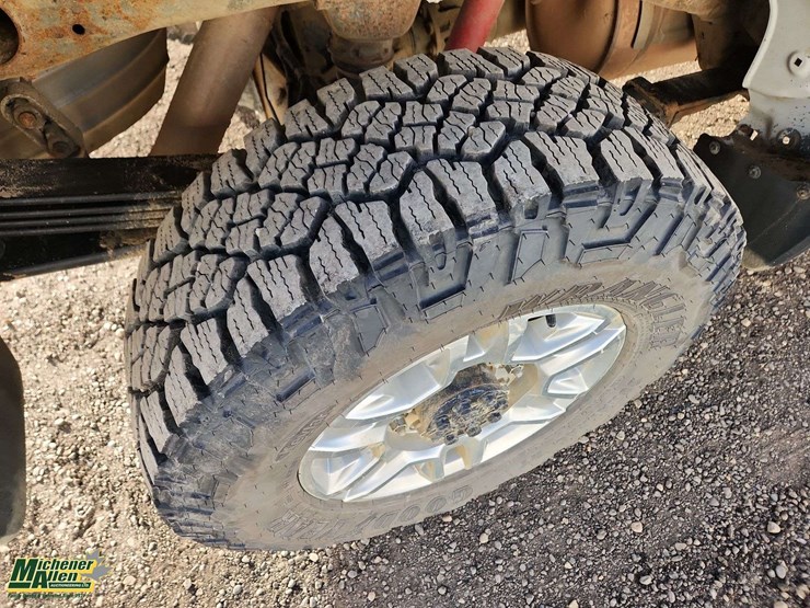 2021-chevrolet-silverado-2500hd-image-31