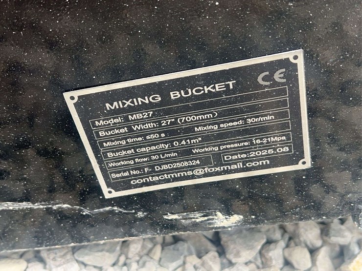 giyi-hydraulic-skid-steer-mixing-bucket-image-11