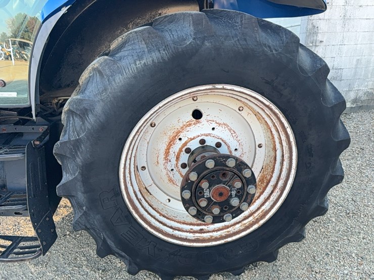 new-holland-t6070-image-34