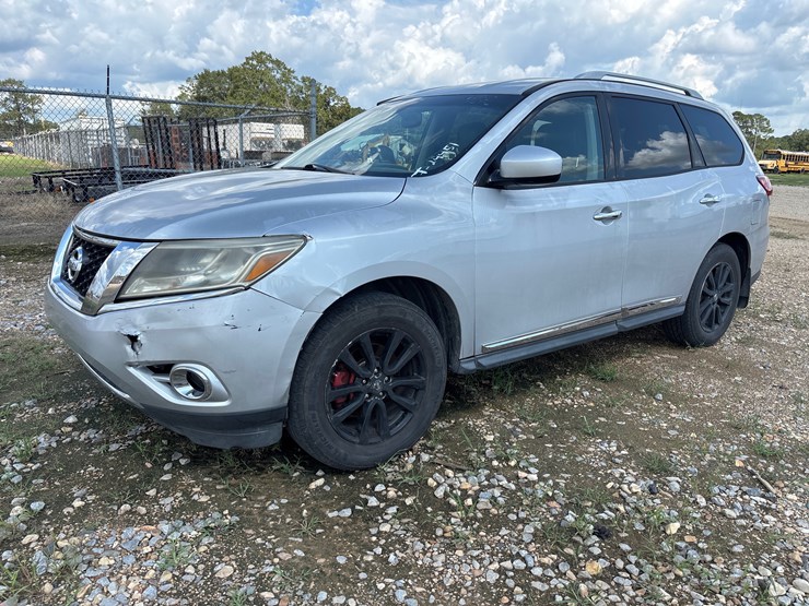 2013-nissan-pathfinder-image-1