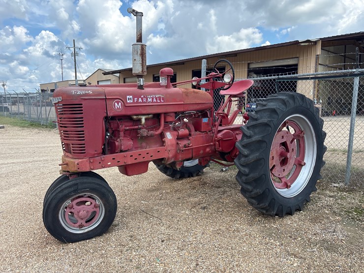 #24005-•-farmall-tractor-image-1