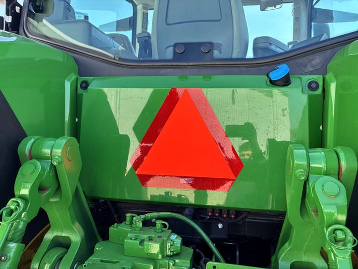 2023-john-deere-8r-370-image-24