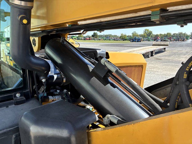 2015-caterpillar-tl943c-image-26