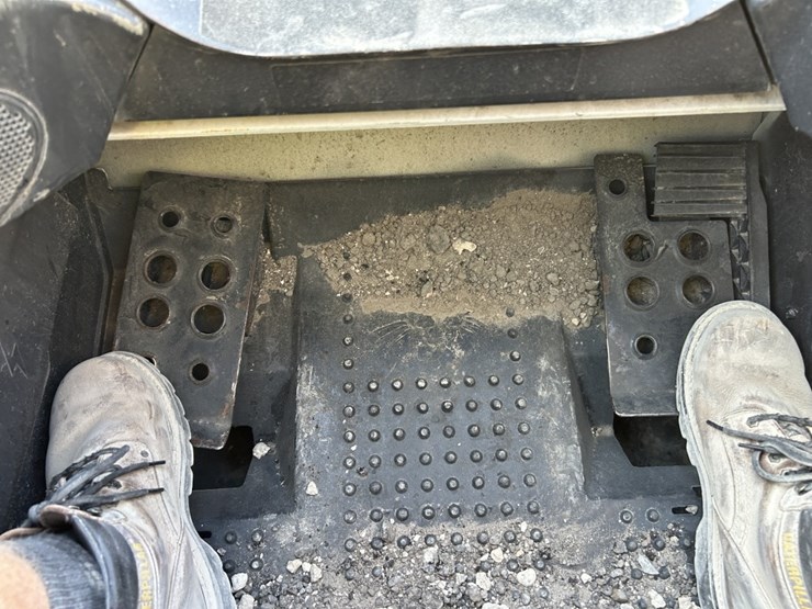 bobcat-t595-image-12