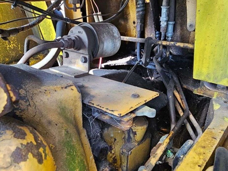 white-2-78-industrial-tractor-image-5