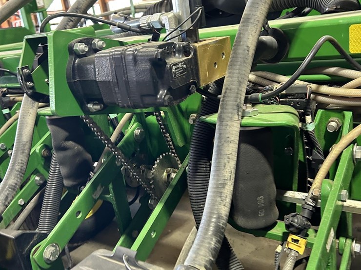 2014-john-deere-db60-image-15