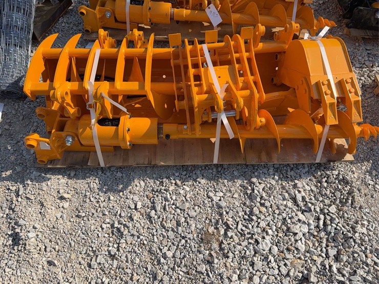 mini-excavator-attachment-set-(8-piece-kit)-image-1