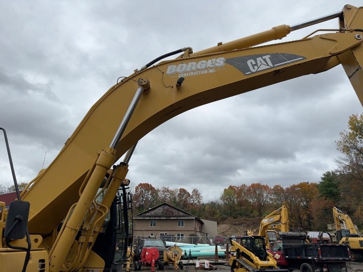 2004-caterpillar-330cl-hydraulic-excavator-image-11