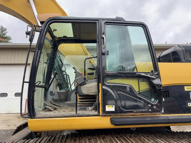 2008-caterpillar-330dl-hydraulic-excavator-image-35