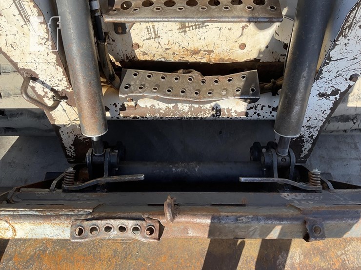 2005-bobcat-t300-image-10