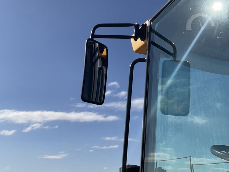 2015-deere-324k-image-11