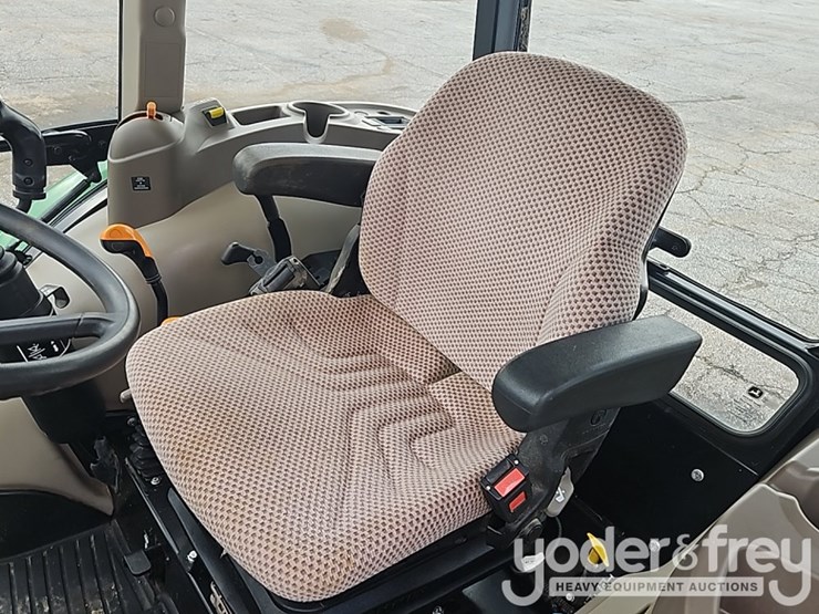2019-john-deere-5075e-image-30