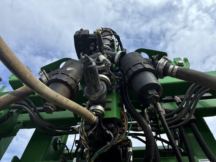 2014-john-deere-r4038-image-34