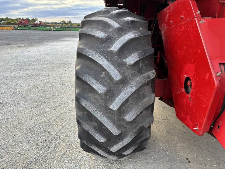 1990-case-ih-1660-image-37