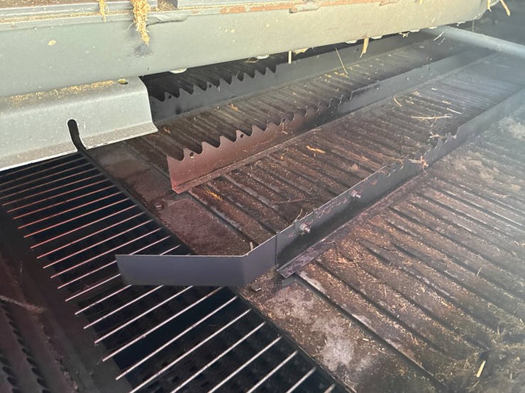 #122136-•-2009-mf-9795-#huc7217-image-71