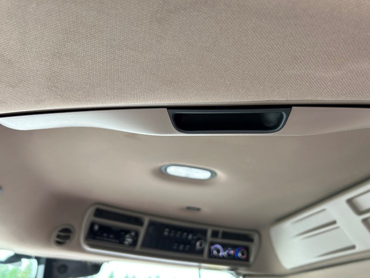 2019-case-ih-8250-image-36