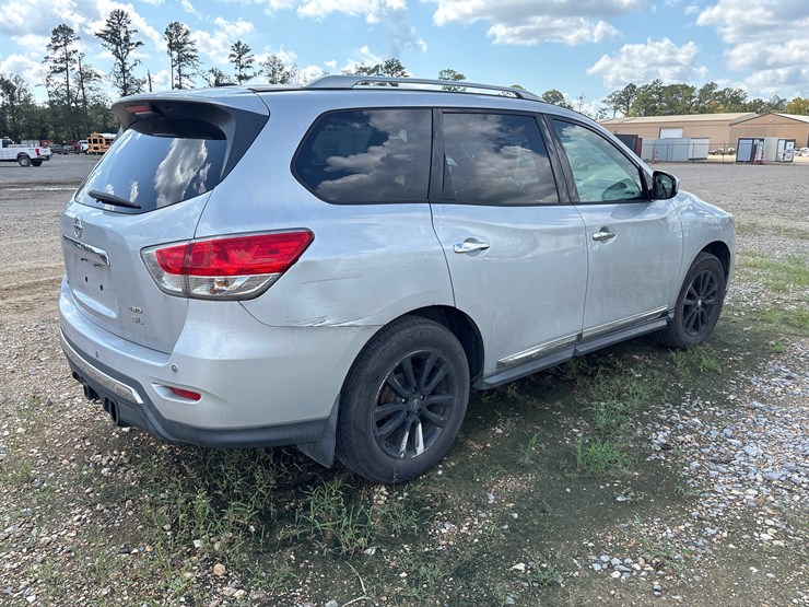 2013-nissan-pathfinder-image-3