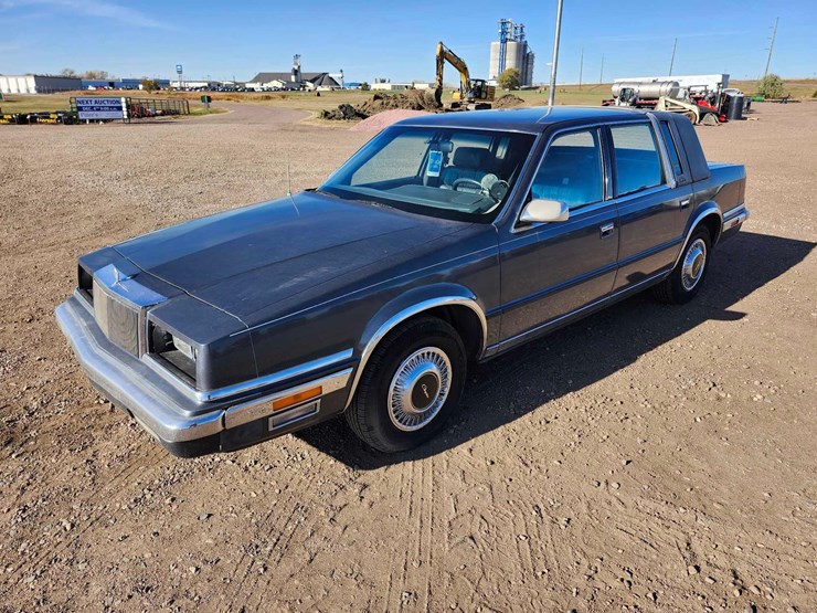 1990-chrysler-new-yorker-fifth-avenue-image-1