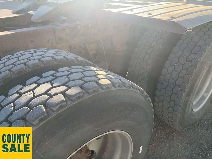 2016-kenworth-t800-image-9