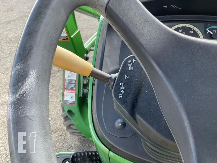 2015-john-deere-4044m-image-19