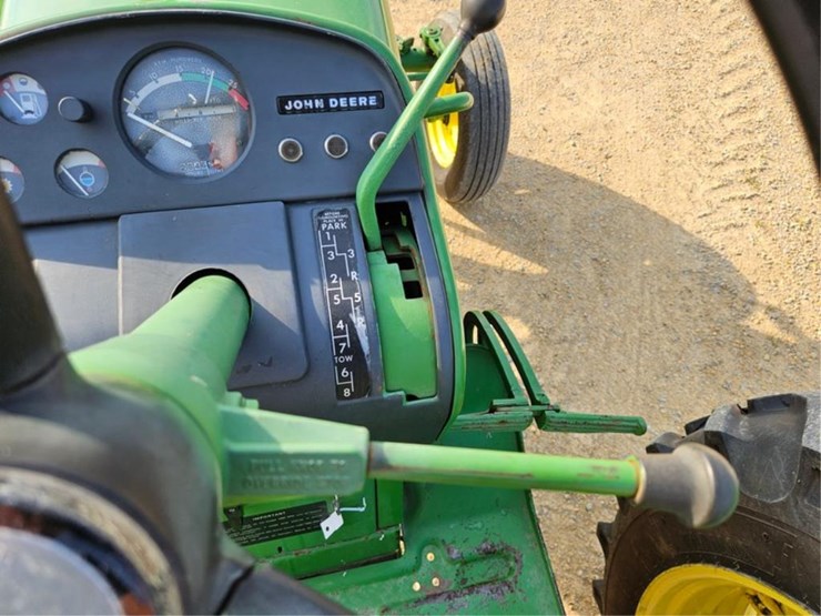 john-deere-2520-image-25