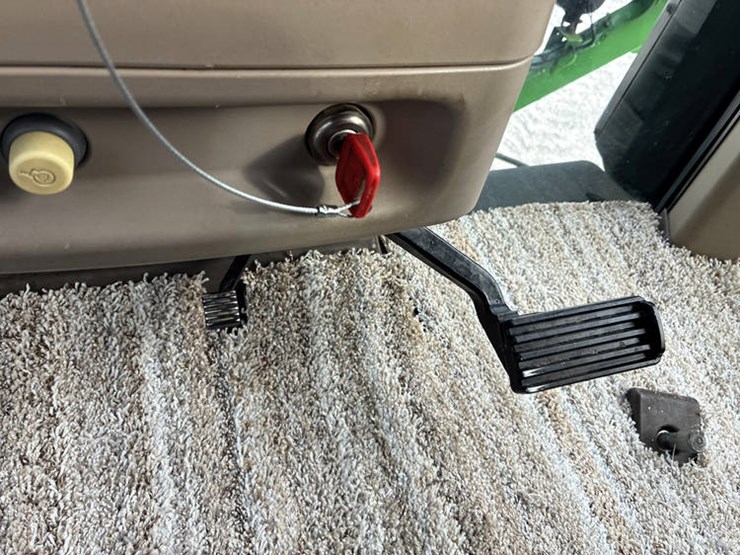 2014-john-deere-r4038-image-85