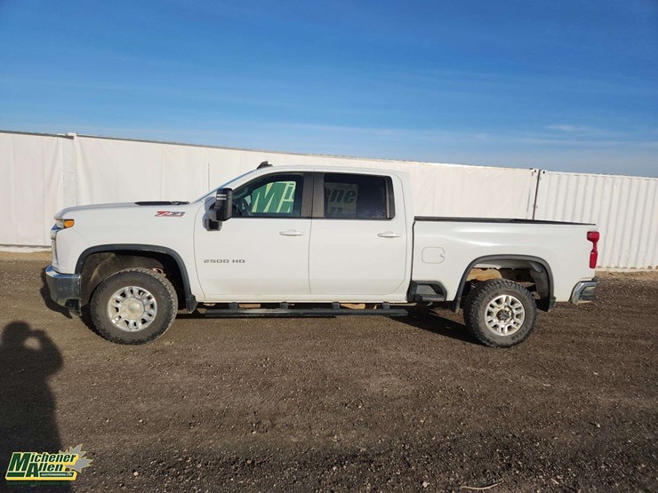 2021-chevrolet-silverado-2500hd-image-21