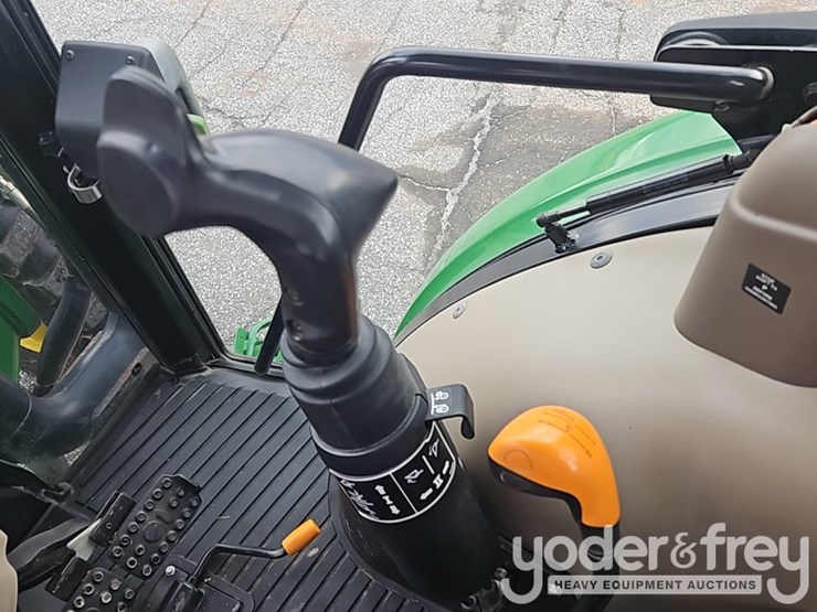 2019-john-deere-5075e-image-36