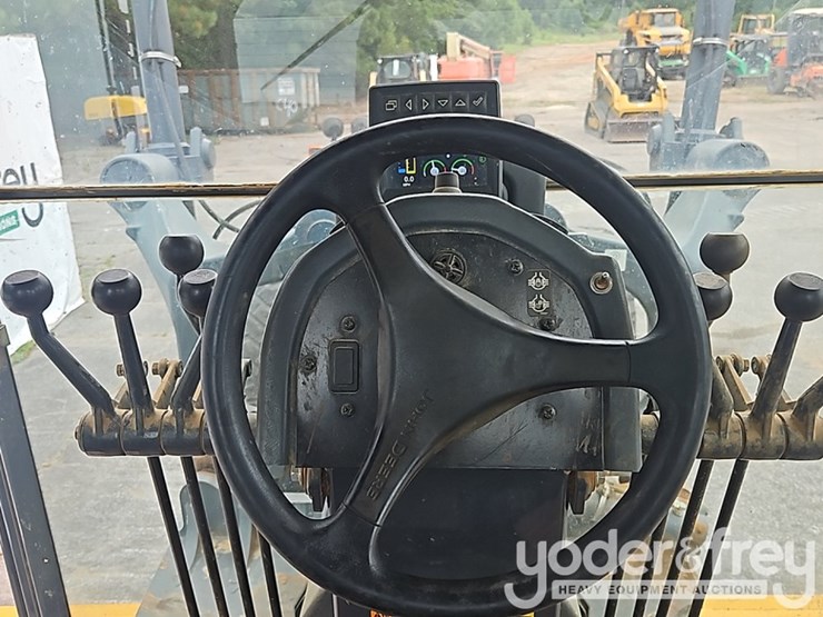 2019-deere-670g-image-41