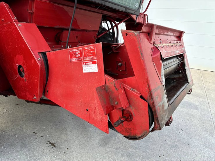 1990-case-ih-1660-image-32