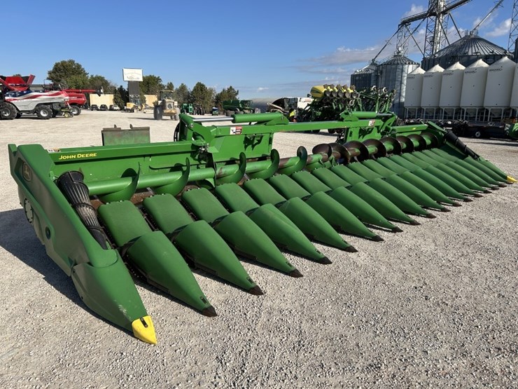 2021-john-deere-c18f-image-3