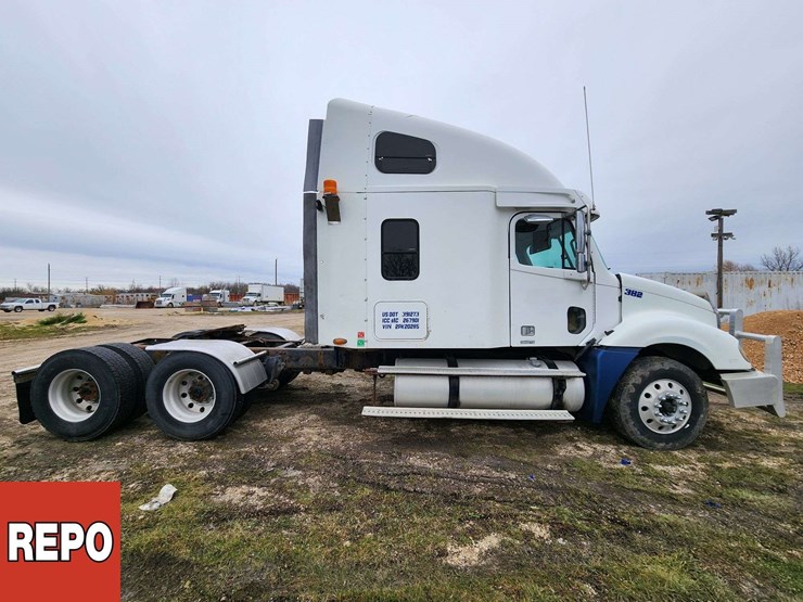 2002-freightliner-columbia-120-image-5