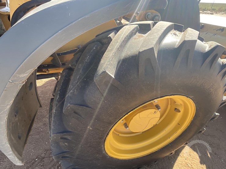 2015-deere-324k-image-15