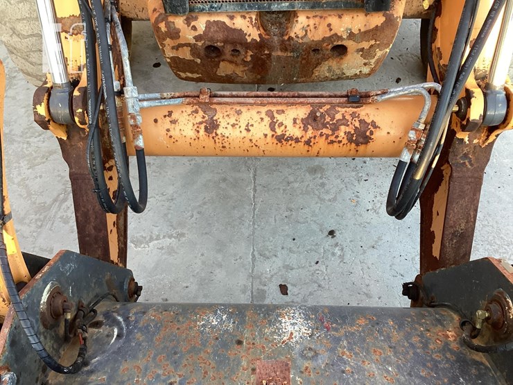 2012-case-580sn-image-10