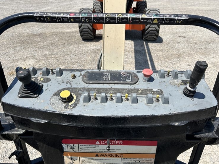 2008-jlg-800a-image-24