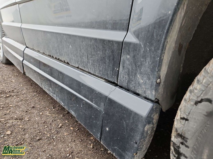 2016-dodge-grand-caravan-crew-image-36