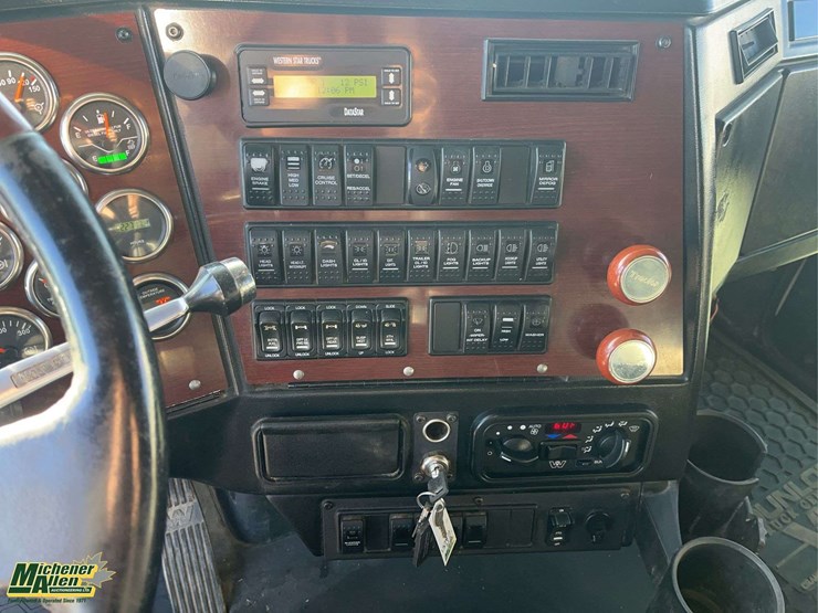 2016-western-star-4900-image-14